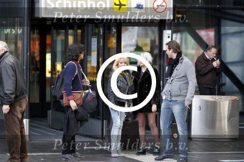 Schiphol 16 februari 2012
Patricia Paay en Nicky v Dam halen Christina Curry en haar vriend op op schiphol.
Peter Smulders bv