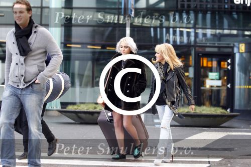 Schiphol 16 februari 2012
Patricia Paay en Nicky v Dam halen Christina Curry en haar vriend op op schiphol.
Peter Smulders bv