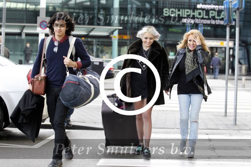 Schiphol 16 februari 2012
Patricia Paay en Nicky v Dam halen Christina Curry en haar vriend op op schiphol.
Peter Smulders bv