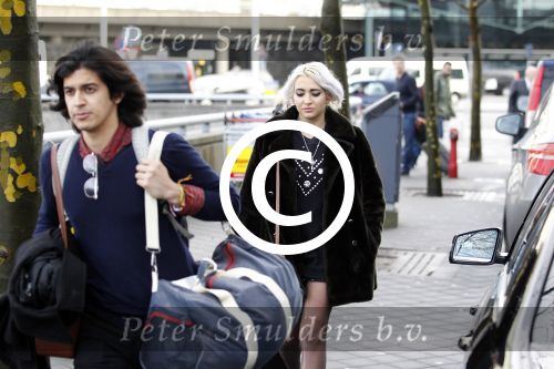 Schiphol 16 februari 2012
Patricia Paay en Nicky v Dam halen Christina Curry en haar vriend op op schiphol.
Peter Smulders bv