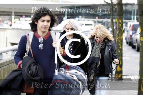 Schiphol 16 februari 2012
Patricia Paay en Nicky v Dam halen Christina Curry en haar vriend op op schiphol.
Peter Smulders bv