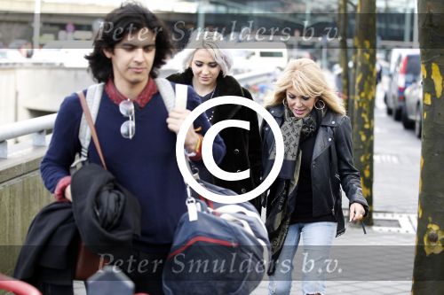 Schiphol 16 februari 2012
Patricia Paay en Nicky v Dam halen Christina Curry en haar vriend op op schiphol.
Peter Smulders bv