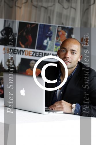 Amsterdam 23 februari 2012
Presentatie web site Demy de Zeeuw in het fashion hotel.
Peter Smulders bv