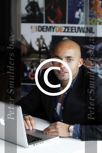 Amsterdam 23 februari 2012
Presentatie web site Demy de Zeeuw in het fashion hotel.
Peter Smulders bv