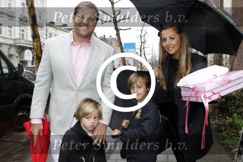 Amsterdam 18 maart 2012
Babyshower Nicolette v Dam en Bas Smit bij Artis. Dennis v d Geest met vrouw en kinderen
Peter Smulders bv