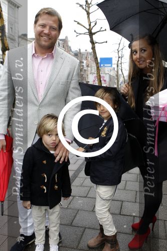 Amsterdam 18 maart 2012
Babyshower Nicolette v Dam en Bas Smit bij Artis. Dennis v d Geest met vrouw en kinderen
Peter Smulders bv