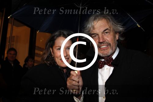 Amsterdam 22 februari 2012
Premiere Taped in Tuschinski Amsterdam. Derek de Lint met vrouw onder paraplu
Peter Smulders bv