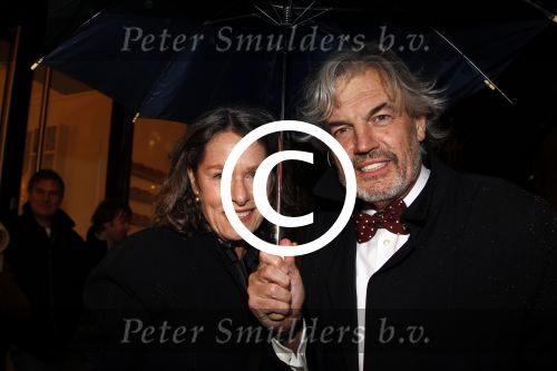 Amsterdam 22 februari 2012
Premiere Taped in Tuschinski Amsterdam. Derek de Lint met vrouw onder paraplu
Peter Smulders bv