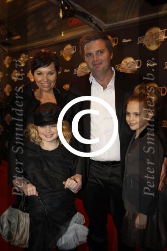 Amsterdam 17 februari 2012
Premiere Saturday night fever in Carre.
Dyanne Beekman met Frans ten Berge en kinderen
Peter Smulders bv