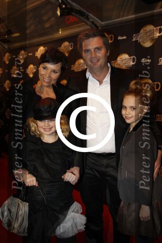 Amsterdam 17 februari 2012
Premiere Saturday night fever in Carre.
Dyanne Beekman met Frans ten Berge en kinderen
Peter Smulders bv