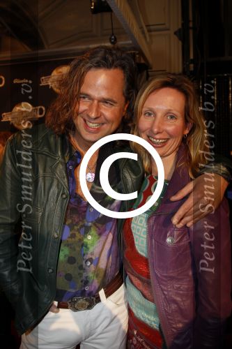 Amsterdam 17 februari 2012
Premiere Saturday night fever in Carre.
Erwin Nyhoff met zijn partner
Peter Smulders bv