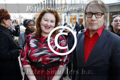 Amsterdam 4 februari 2012
Premiere achtste groepers huilen niet in Tuschinski. Eva v d Gucht met Xander Straat
Peter Smulders bv