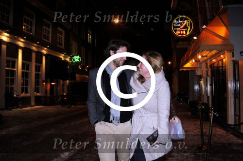 Amsterdam 5 februari 2012
Fabienne de Vries en haar nieuwe vriend betrapt terwijl ze uit restaurant Lion Noir komen.
Peter Smulders bv