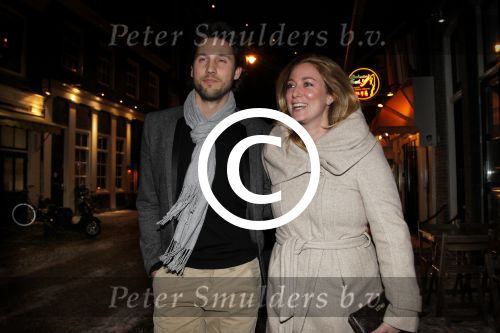 Amsterdam 5 februari 2012
Fabienne de Vries en haar nieuwe vriend betrapt terwijl ze uit restaurant Lion Noir komen.
Peter Smulders bv