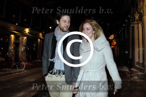 Amsterdam 5 februari 2012
Fabienne de Vries en haar nieuwe vriend betrapt terwijl ze uit restaurant Lion Noir komen.
Peter Smulders bv