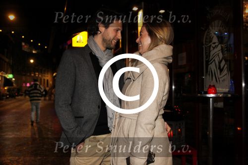 Amsterdam 5 februari 2012
Fabienne de Vries en haar nieuwe vriend betrapt terwijl ze uit restaurant Lion Noir komen.
Peter Smulders bv
