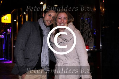 Amsterdam 5 februari 2012
Fabienne de Vries en haar nieuwe vriend betrapt terwijl ze uit restaurant Lion Noir komen.
Peter Smulders bv