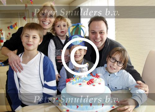 Fijnaart, 6 Maart 2012
Frans(je) Bauer wordt 7 jaar
Frans Bauer, Mariska Bauer en hun vier kinderen
Foto Peter Smulders BV