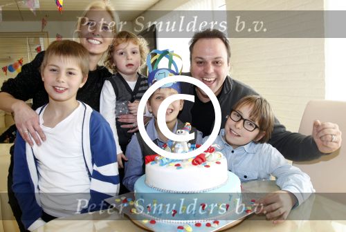Fijnaart, 6 Maart 2012
Frans(je) Bauer wordt 7 jaar
Frans Bauer, Mariska Bauer en hun vier kinderen
Foto Peter Smulders BV