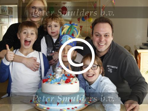 Fijnaart, 6 Maart 2012
Frans(je) Bauer wordt 7 jaar
Frans Bauer, Mariska Bauer en hun vier kinderen
Foto Peter Smulders BV