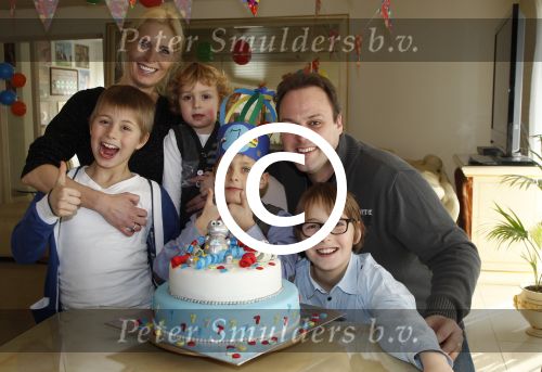 Fijnaart, 6 Maart 2012
Frans(je) Bauer wordt 7 jaar
Frans Bauer, Mariska Bauer en hun vier kinderen
Foto Peter Smulders BV