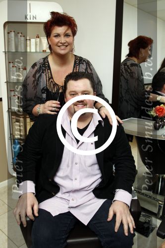 Tiel 12 februari 2012
Marloes Duijts de vrouw van Frans Duijts opent haar kapsalon .
Peter Smulders bv