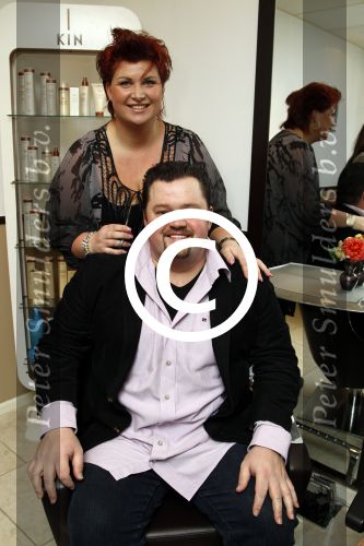 Tiel 12 februari 2012
Marloes Duijts de vrouw van Frans Duijts opent haar kapsalon .
Peter Smulders bv