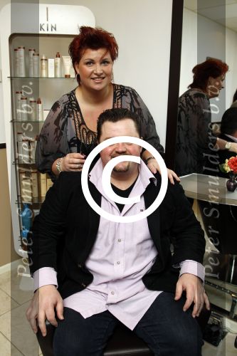 Tiel 12 februari 2012
Marloes Duijts de vrouw van Frans Duijts opent haar kapsalon .
Peter Smulders bv