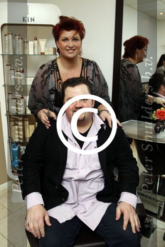 Tiel 12 februari 2012
Marloes Duijts de vrouw van Frans Duijts opent haar kapsalon .
Peter Smulders bv