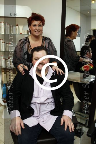 Tiel 12 februari 2012
Marloes Duijts de vrouw van Frans Duijts opent haar kapsalon .
Peter Smulders bv