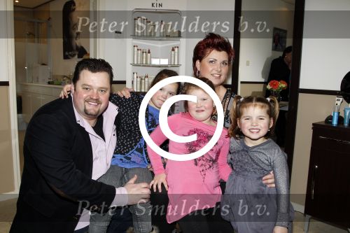 Tiel 12 februari 2012
Marloes Duijts de vrouw van Frans Duijts opent haar kapsalon .
Peter Smulders bv
