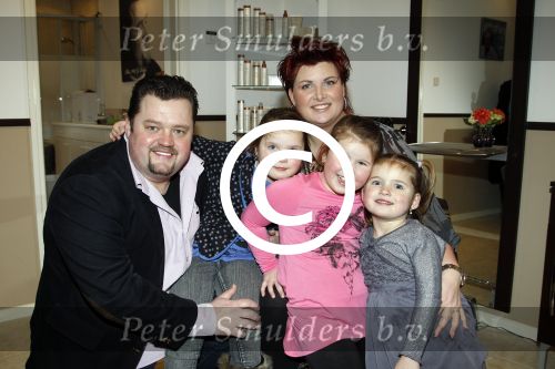 Tiel 12 februari 2012
Marloes Duijts de vrouw van Frans Duijts opent haar kapsalon .
Peter Smulders bv