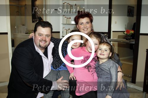 Tiel 12 februari 2012
Marloes Duijts de vrouw van Frans Duijts opent haar kapsalon .
Peter Smulders bv