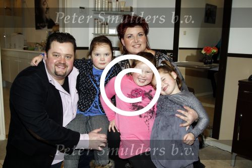 Tiel 12 februari 2012
Marloes Duijts de vrouw van Frans Duijts opent haar kapsalon .
Peter Smulders bv