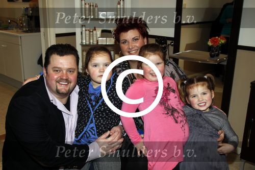 Tiel 12 februari 2012
Marloes Duijts de vrouw van Frans Duijts opent haar kapsalon .
Peter Smulders bv