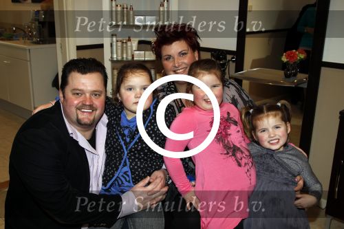 Tiel 12 februari 2012
Marloes Duijts de vrouw van Frans Duijts opent haar kapsalon .
Peter Smulders bv