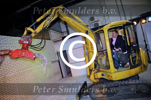 De Meern, 2 Maart 2012
Frans Duijts presentatie van zijn nieuwe CD, Alles moet je delen
Frans op een graafmachine
Foto Peter Smulders BV