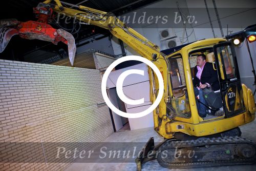 De Meern, 2 Maart 2012
Frans Duijts presentatie van zijn nieuwe CD, Alles moet je delen
Frans op een graafmachine
Foto Peter Smulders BV