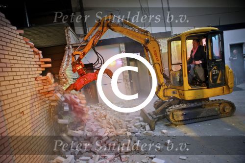 De Meern, 2 Maart 2012
Frans Duijts presentatie van zijn nieuwe CD, Alles moet je delen
Frans op een graafmachine
Foto Peter Smulders BV