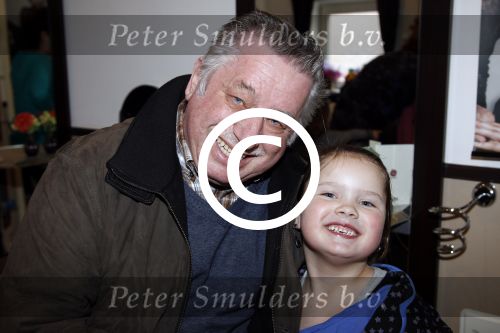 Tiel 12 februari 2012
Marloes Duijts de vrouw van Frans Duijts opent haar kapsalon . Vader Frans
Peter Smulders bv