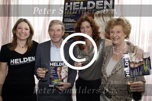 Ridderkerk 22 februari 2012
Presentatie Helden met op de cover Patrick Kluivert en Marianne Timmer. Het blad wordt gemaakt door Frits en barbara Barend. Frits met vrouw en dochters
Peter Smulders bv