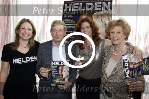 Ridderkerk 22 februari 2012
Presentatie Helden met op de cover Patrick Kluivert en Marianne Timmer. Het blad wordt gemaakt door Frits en barbara Barend. Frits met vrouw en dochters
Peter Smulders bv