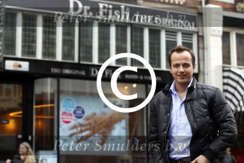 Amsterdam 18 maart 2012
Geert Hoes met zijn nieuwe vriendin Merel bij Dr Fish.
Peter Smulders bv