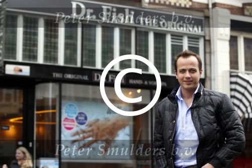 Amsterdam 18 maart 2012
Geert Hoes met zijn nieuwe vriendin Merel bij Dr Fish.
Peter Smulders bv
