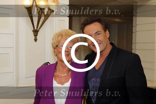 Amsterdam 11 maart 2012
Modeshow Frans Molenaar in het Amstel hotel. Gerard Joling met moeder
Peter Smulders bv