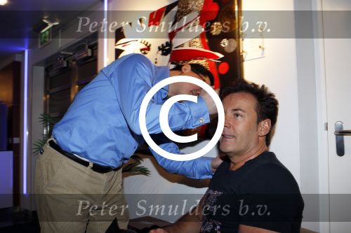 Amsterdam 14 maart 2012
Dean Saunders en Gerard Joling bij bedrijf waar ze haren implanteren.
Peter Smulders bv
