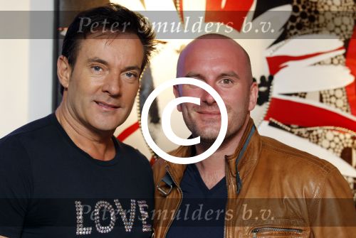 Amsterdam 14 maart 2012
Dean Saunders en Gerard Joling bij bedrijf waar ze haren implanteren.
Peter Smulders bv