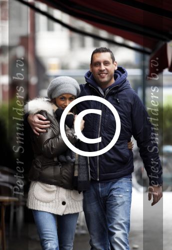 Amsterdam 9 februari 2012
Glennis Grace met vriend Moos aan het winkelen.
Peter Smulders bv