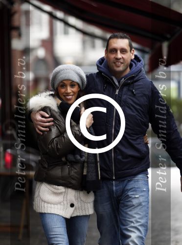 Amsterdam 9 februari 2012
Glennis Grace met vriend Moos aan het winkelen.
Peter Smulders bv