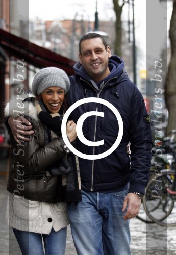 Amsterdam 9 februari 2012
Glennis Grace met vriend Moos aan het winkelen.
Peter Smulders bv